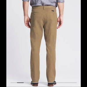 Banana Republic • Tan Emerson Chinos 32x32